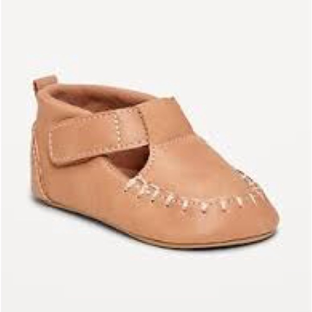 Old Navy Baby Crib Moccasins in Light Brown